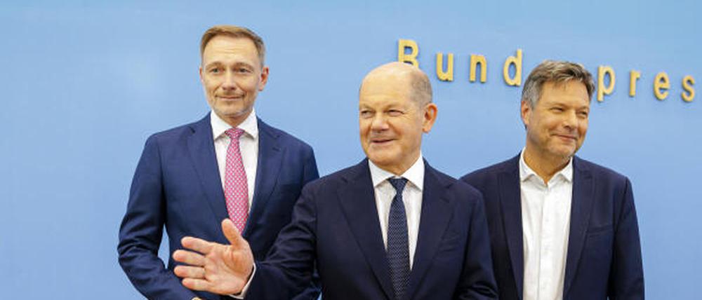 Die Ampel-Spitzen auf der Pressekonferenz am Freitag, 5. 7. in Berlin.