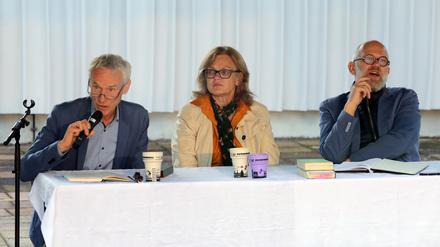 Ewald Frie (li.) und Karen Duve (mittig) diskutierten über Landwirtschaft.