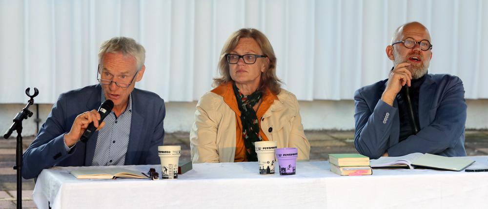 Ewald Frie (li.) und Karen Duve (mittig) diskutierten über Landwirtschaft.