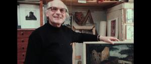 Filmstill aus „Stell dir vor, du bist ein Baum“, Porträt des Potsdamer Malers Hubert Globisch.