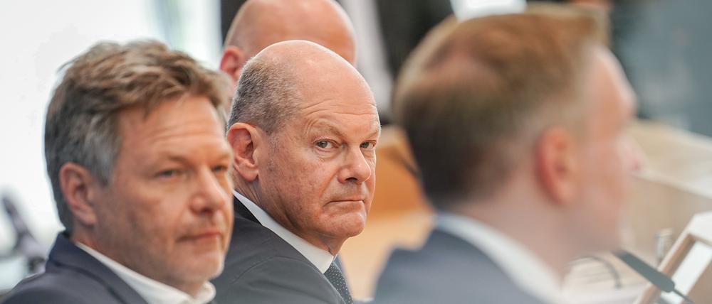 Bundeskanzler Olaf Scholz, Bundesfinanzminister Christian Lindner und Bundeswirtschaftsminister Robert Habeck.
