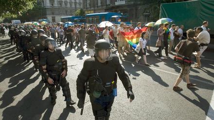 Ungarische Polizei bei einer Gay-Pride-Parade im Jahr 2008. 