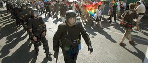 Ungarische Polizei bei einer Gay-Pride-Parade im Jahr 2008. 