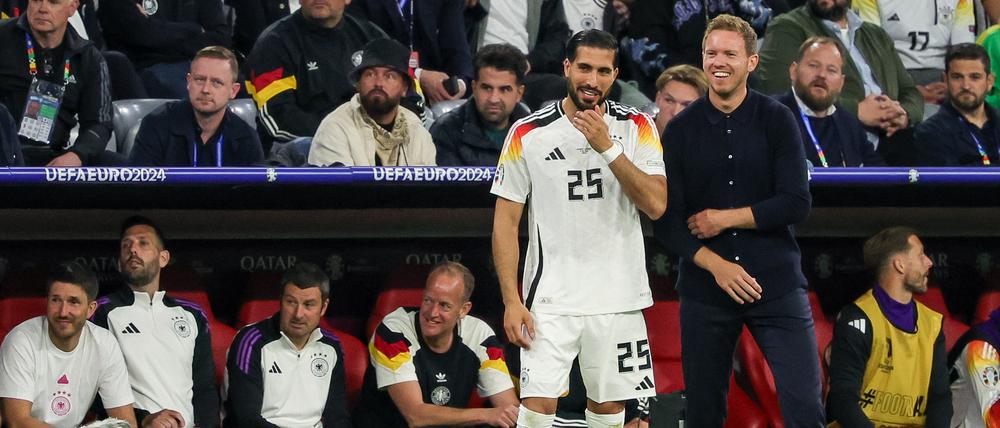 Bundestrainer Julian Nagelsmann mit Emre Can