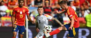 Toni Kroos (Mitte).