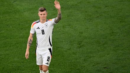 Ein letzter Gruß: Die Karriere von Toni Kroos als Fußballer ist beendet.
