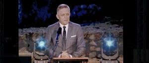 Zum ersten Mal nach einem auf ihn verübten Attentat hat sich der slowakische Ministerpräsident Robert Fico wieder in der Öffentlichkeit gezeigt.