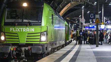 Ein Flixtrain im Berliner Hauptbahnhof. (Symbolbild)
