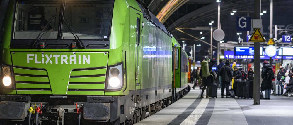 Ein Flixtrain im Berliner Hauptbahnhof. (Symbolbild)