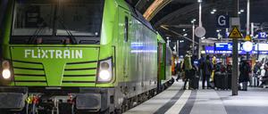 Ein Flixtrain im Berliner Hauptbahnhof. (Symbolbild)