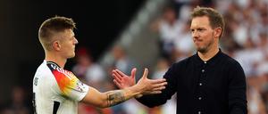 Bundestrainer Julian Nagelsmann (r.) und Toni Kroos profitierten voneinander.