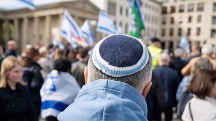 Pro-Israel-Demo am Pariser Platz vor dem Brandenburger Tor: Nach Irans Angriff auf Israel protestierten im April 2024 Hunderte von Menschen.