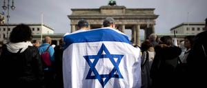 Solidaritätsbekundungen mit Israel, wie hier auf einer Kundgebung Ende Oktober, steht ein starker Anstieg antisemitischer Übergriffe gegenüber.