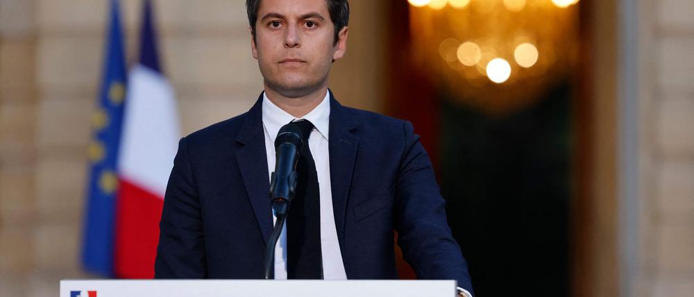 Ernste Miene bei Premier Garbriel Attal - doch nimmt Staatschef Emmanuel Macron sein Rücktrittsgesuch an?