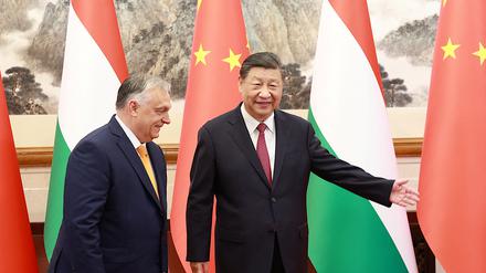 Überraschungsbesuch in Peking: Ungarns Premierminister Viktor Orbán wird von Chinas Partei- und Staatschef Xi Jinping empfangen.