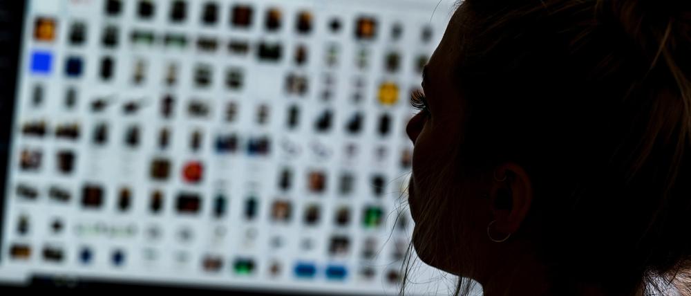 2023 sind mehr Fälle des sexuellen Missbrauchs von Kindern und Jugendlichen bekannt geworden. Auch im Internet nimmt die Strafverfolgung zu - doch Politik und Polizei streiten über Ermittlungsmethoden.