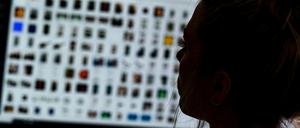 2023 sind mehr Fälle des sexuellen Missbrauchs von Kindern und Jugendlichen bekannt geworden. Auch im Internet nimmt die Strafverfolgung zu - doch Politik und Polizei streiten über Ermittlungsmethoden.  