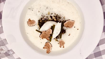 Pochiertes Ei mit Trüffel im Restaurant „Die Zwillinge“.