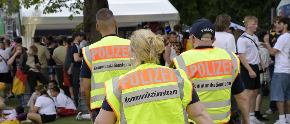 Polizei auf der Fanzone in Berlin.