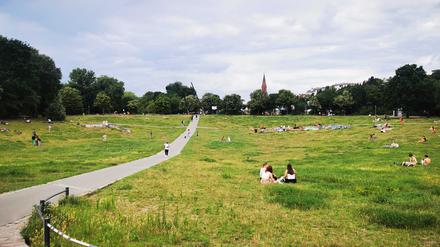 Die Liegewiese im Görlitzer Park in Berlin-Kreuzberg. 