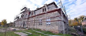 Das Gutshaus im Potsdamer Ortsteil Satzkorn während der Sanierung. 