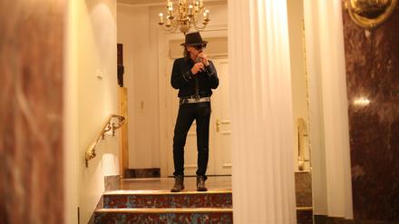 Trotz Renovierung. Udo Lindenberg erwacht jeden Morgen im Hamburger Hotel Atlantic.