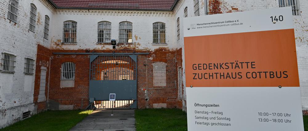 Der Eingang zur Gedenkstätte Zuchthaus Cottbus vom Verein Menschenrechtszentrum Cottbus e.V.. (Archivbild)