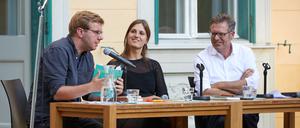 Zwei Geschichtenerzähler und ein Geschichtendeuter: Schriftsteller Matthias Jügler, Schriftstellerin Charlotte Gneuß und Soziologe Steffen Mau.