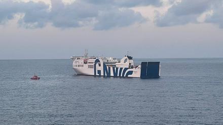 Eigentlich dauert die Überfahrt vom spanischen Festland nach Mallorca nur gut sieben Stunden. Die Passagiere der in Brand geratenen Fähre „Tenacia“ aber waren 24 Stunden unterwegs. Und kamen trotzdem nicht an.  