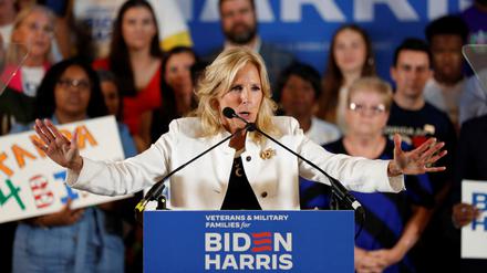 First Lady Jill Biden spricht auf einem Wahlkampf-Event in Tampa, Florida.