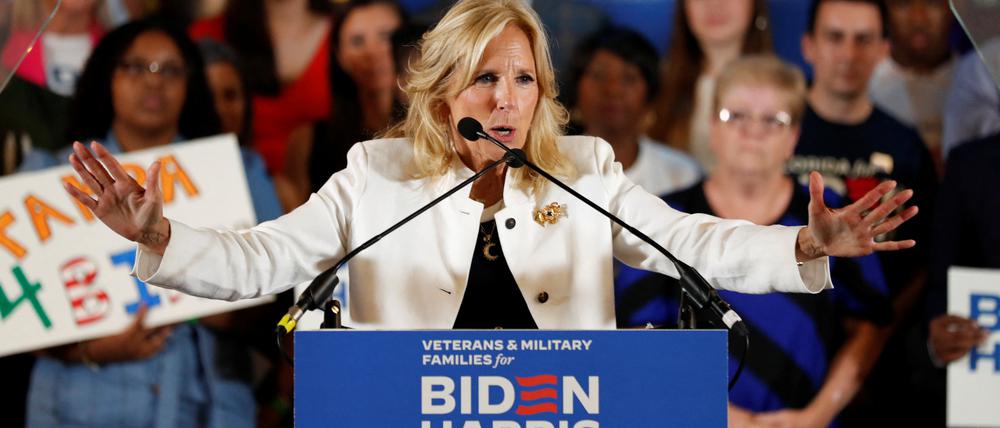 First Lady Jill Biden spricht auf einem Wahlkampf-Event in Tampa, Florida.