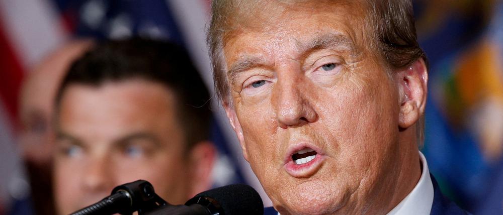 Der frühere Präsident der USA glaubt nun doch, dass Joe Biden weiter im Rennen um das Präsidentenamt der USA bleibt.