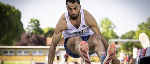 Mohammad Amin Alsalami in vollem Flug bei der Kurpfalz Gala in Weinheim am 27.05.2023.