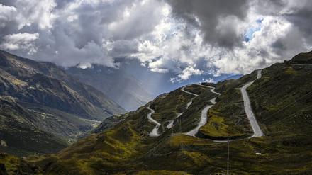 Peru, Cusco: Zickzackstraßen in den Anden im Departement Cusco