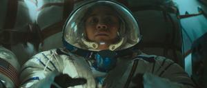 Neu an Bord. Bioingenieurin Dr. Kira Foster (Ariana DeBose) im Anflug auf die „I.S.S.“, wo es schnell ungemütlich wird.