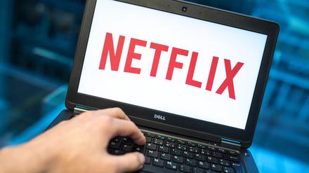 Das Logo der Videostreaming-Firma «Netflix» ist am 17.12.2016 in Berlin auf einem Laptop-Bildschirm zu sehen.