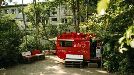 Der Garten des Berliner Clubs About Blank in der Nähe des Ostbahnhofs.