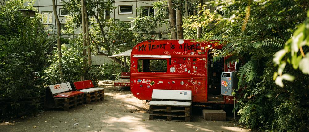 Der Garten des Berliner Clubs About Blank in der Nähe des Ostbahnhofs.