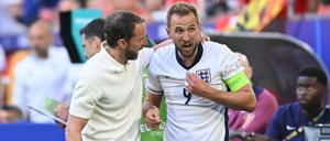 In Erklärungsnot: Harry Kane (r.) wird in England hart kritisiert.