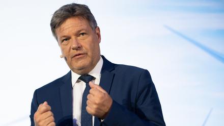 Robert Habeck (Bündnis 90/Die Grünen), Bundesminister für Wirtschaft und Klimaschutz, spricht während der KfW Kapitalmarktkonferenz, die der Bundeswirtschaftsminister im Rahmen seiner Sommerreise besucht.