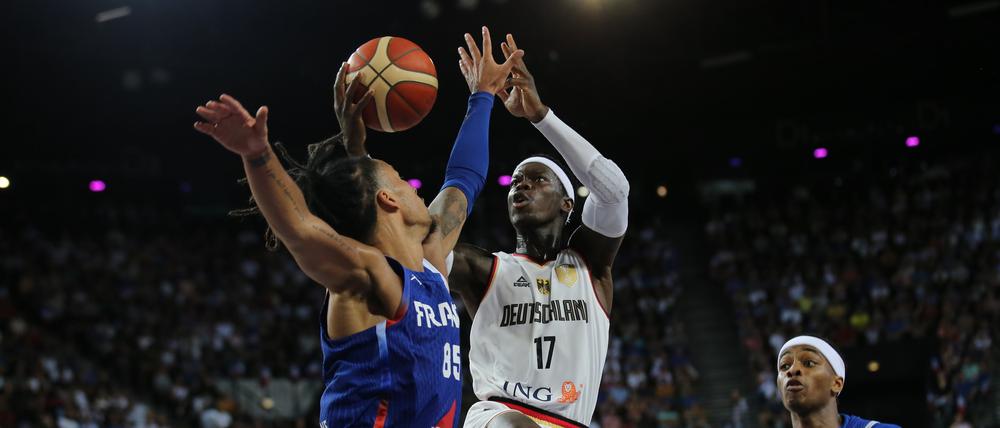Dennis Schröder (r.) und seine Kollegen finden allmählich zusammen.
