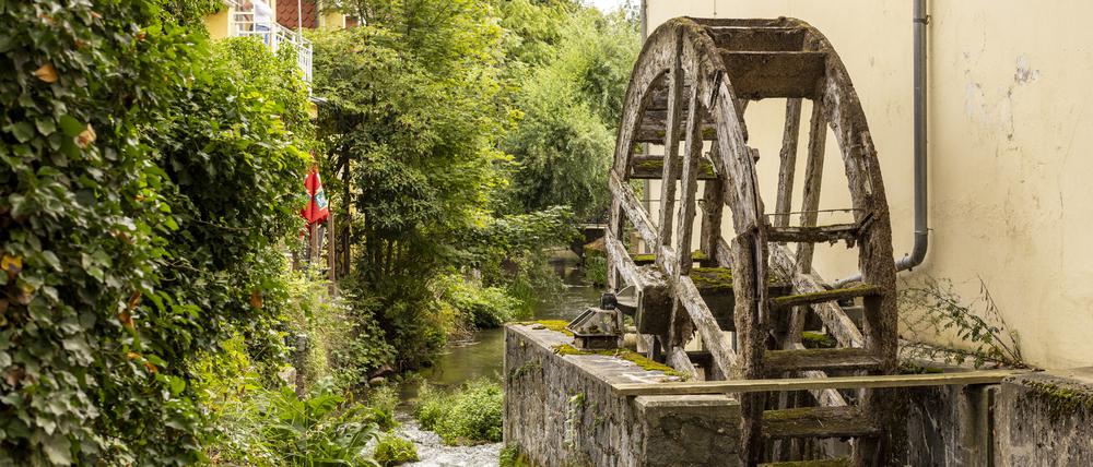 Historisches Mühlrad der Wassermühle am Stöbber Buckow (Symbolbild)