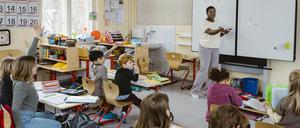 Weil dem Land die Lehrer fehlen, bekommen auch freie Schulen weniger Personalkostenzuschüsse.