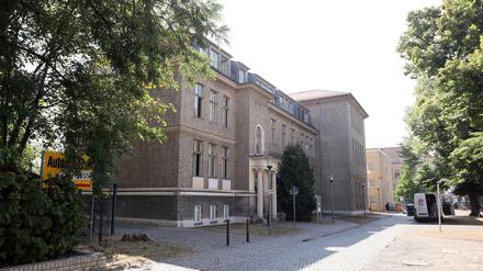 Das Gebäude auf dem Campus der Verwaltung wird noch aufgehübscht. 