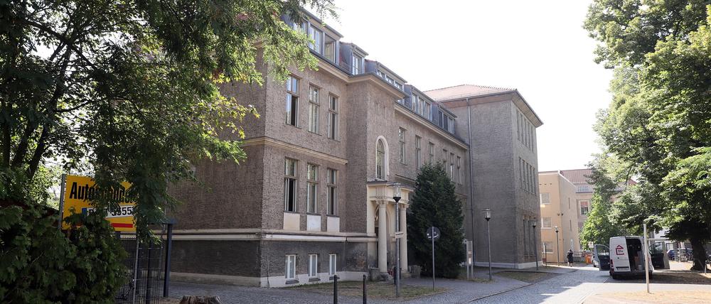 Das Gebäude auf dem Campus der Verwaltung wird noch aufgehübscht. 