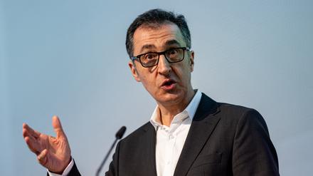 Ein Mann hatte Landwirtschaftsminister Cem Özdemir auf Facebook beleidigt. Jetzt hat ein Landgericht geurteilt: Verächtlichmachung oder Hetze ist auch gegenüber Amtsträgern unzulässig.