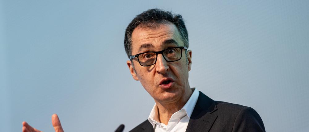 Ein Mann hatte Landwirtschaftsminister Cem Özdemir auf Facebook beleidigt. Jetzt hat ein Landgericht geurteilt: Verächtlichmachung oder Hetze ist auch gegenüber Amtsträgern unzulässig.