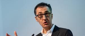 Ein Mann hatte Landwirtschaftsminister Cem Özdemir auf Facebook beleidigt. Jetzt hat ein Landgericht geurteilt: Verächtlichmachung oder Hetze ist auch gegenüber Amtsträgern unzulässig.
