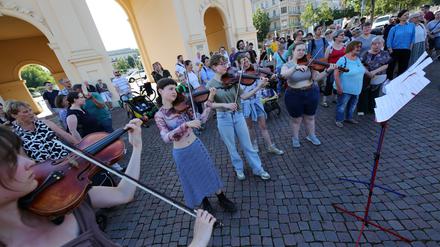 Flash Mob am Brandenburger Tor Potsdam. 