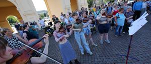 Flash Mob am Brandenburger Tor Potsdam. 
